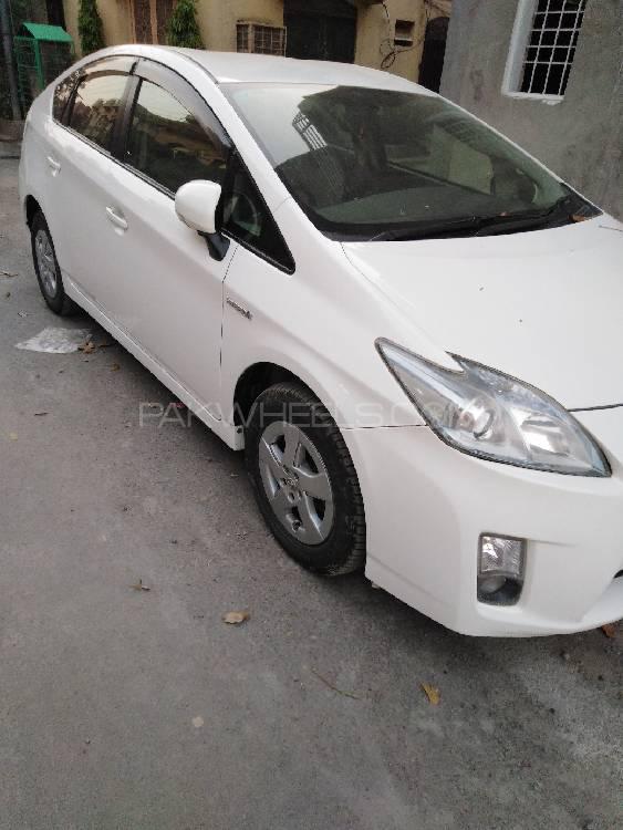Toyota Prius 2010 for Sale in Lahore Image-1