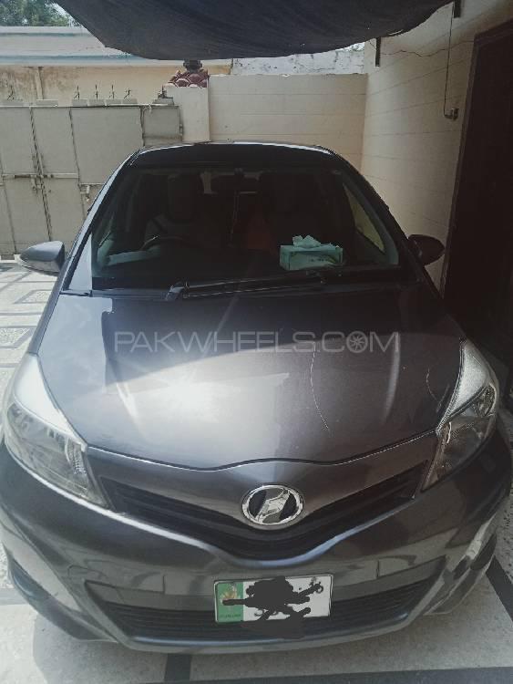 Toyota Vitz 2014 for Sale in Nowshera Image-1