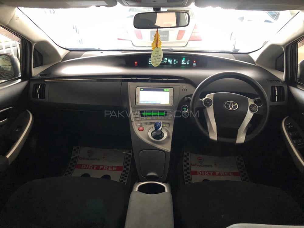 Toyota Prius 2013 for Sale in Peshawar Toyota Prius 2013 for Sale in Peshawar Image-7