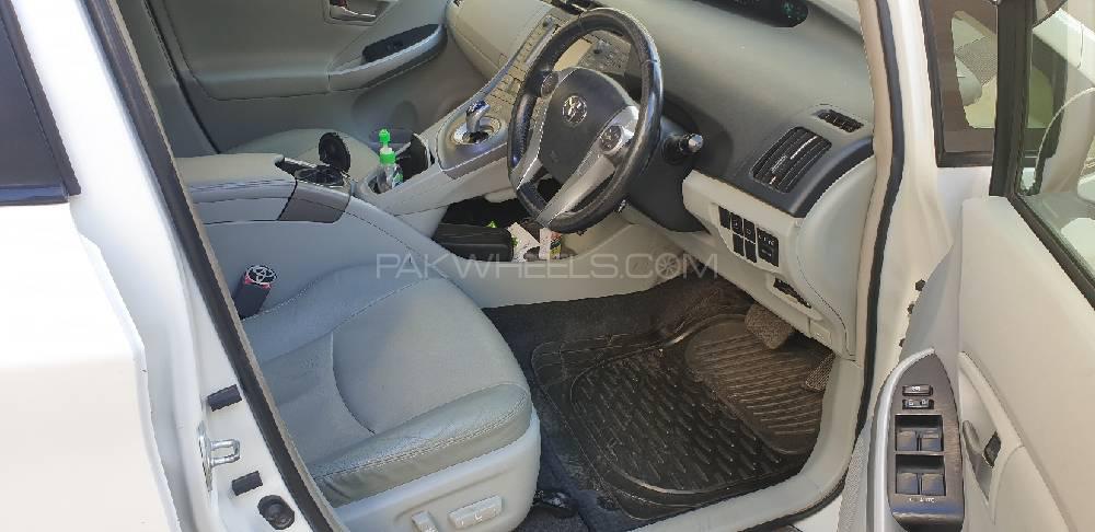 Toyota Prius 2013 for Sale in Karachi Toyota Prius 2013 for Sale in Karachi Image-11