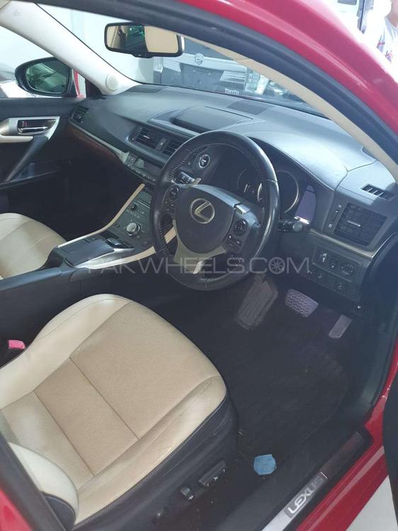 Lexus CT200h 2015 for Sale in Lahore Lexus CT200h 2015 for Sale in Lahore Image-5