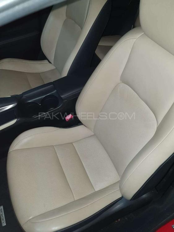 Lexus CT200h 2015 for Sale in Lahore Lexus CT200h 2015 for Sale in Lahore Image-9