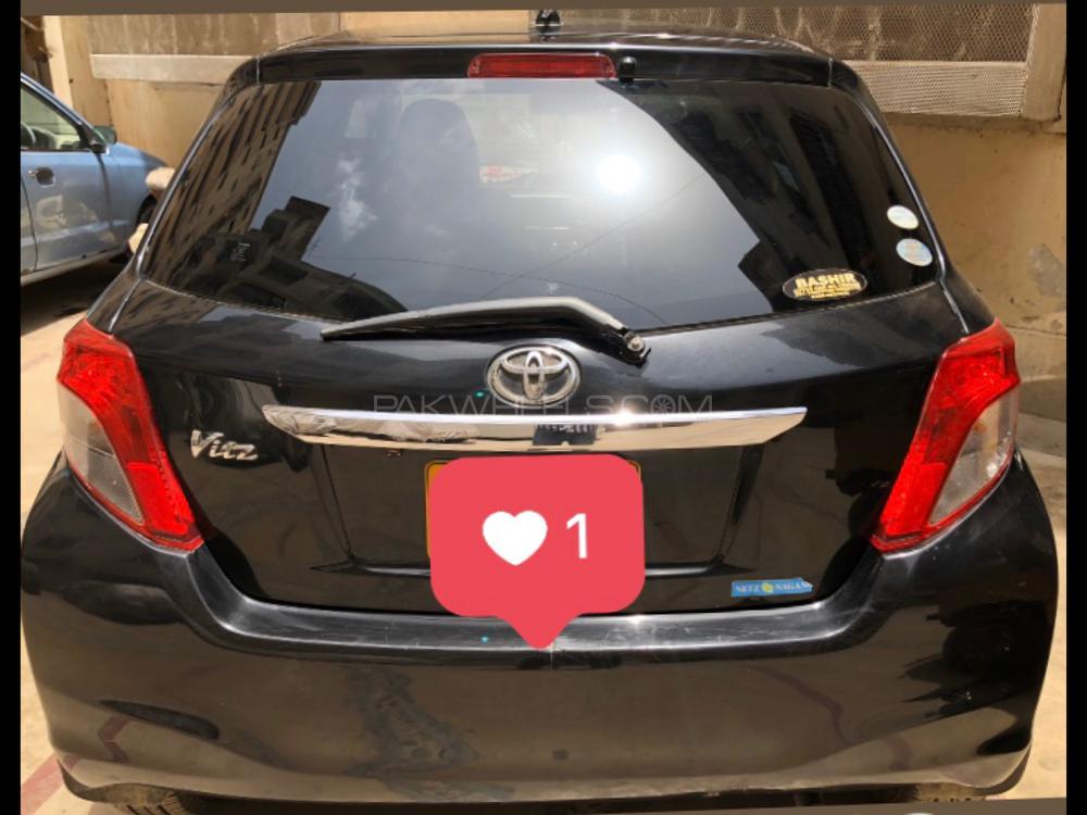 Toyota Vitz 2011 for Sale in Karachi Image-1