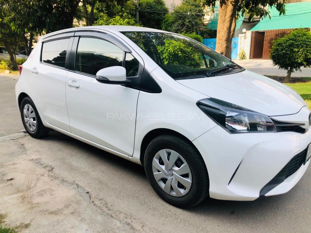 Toyota Vitz 2015 for Sale in Lahore Image-1