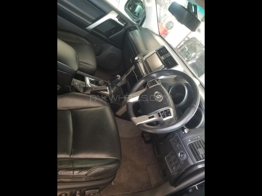 Toyota Prado 2010 for Sale in Peshawar Toyota Prado 2010 for Sale in Peshawar Image-3