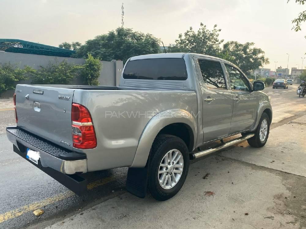 Toyota Hilux 2015 for Sale in Lahore Toyota Hilux 2015 for Sale in Lahore Image-4