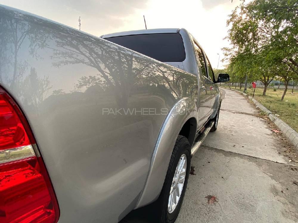 Toyota Hilux 2015 for Sale in Lahore Toyota Hilux 2015 for Sale in Lahore Image-11