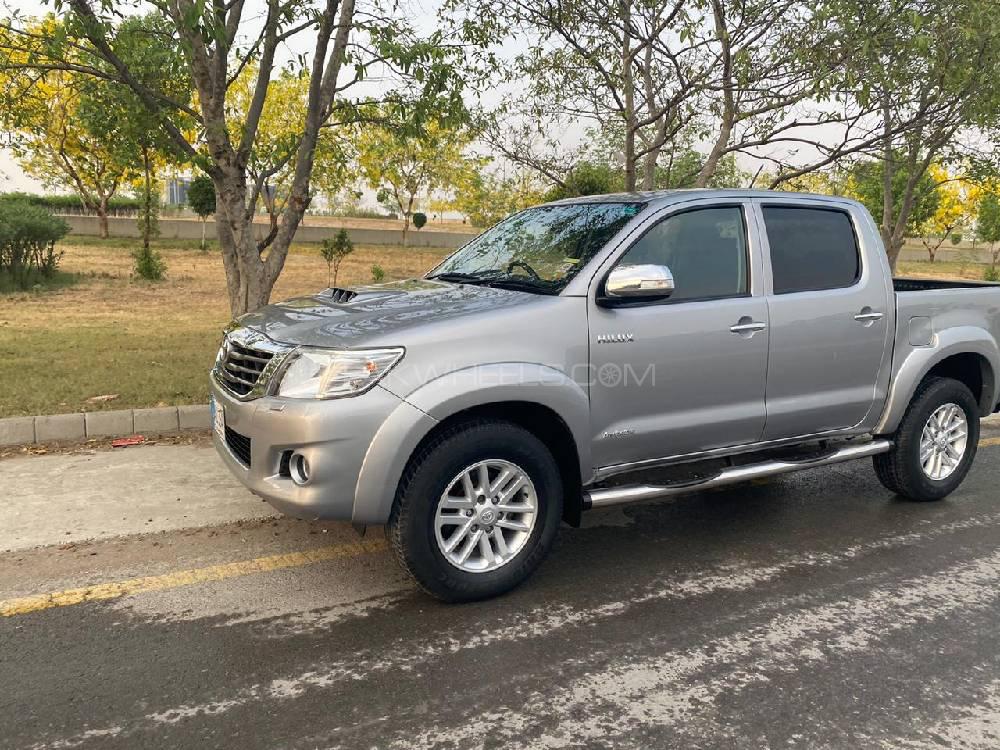 Toyota Hilux 2015 for Sale in Lahore Toyota Hilux 2015 for Sale in Lahore Image-9