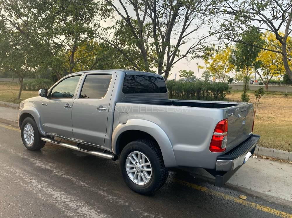 Toyota Hilux 2015 for Sale in Lahore Toyota Hilux 2015 for Sale in Lahore Image-7