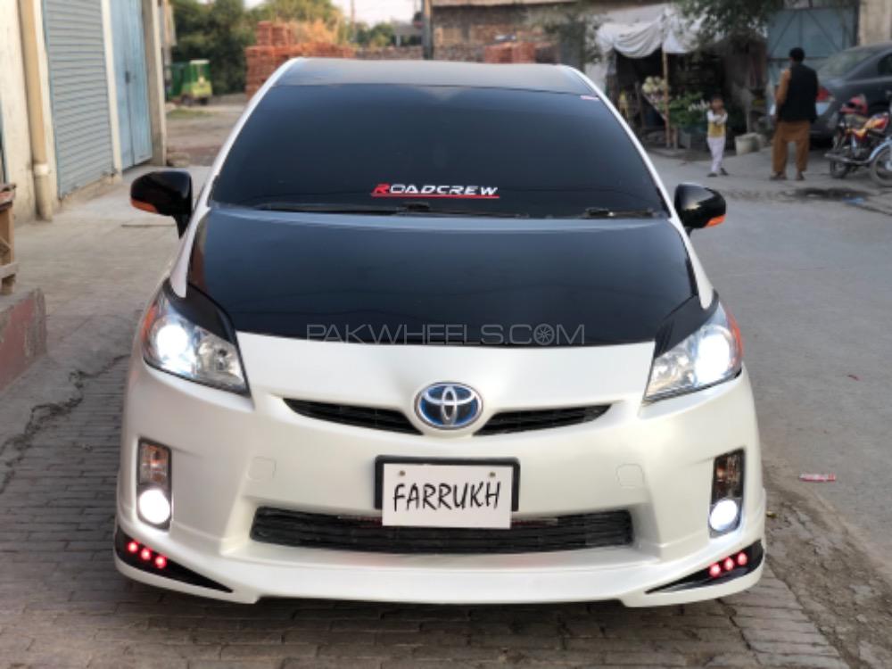 Toyota Prius - 2011  Toyota Prius - 2011  Image-2