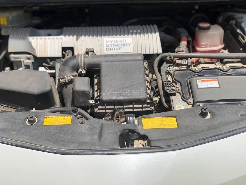 Toyota Prius Alpha 2014 for Sale in Karachi Toyota Prius Alpha 2014 for Sale in Karachi Image-5