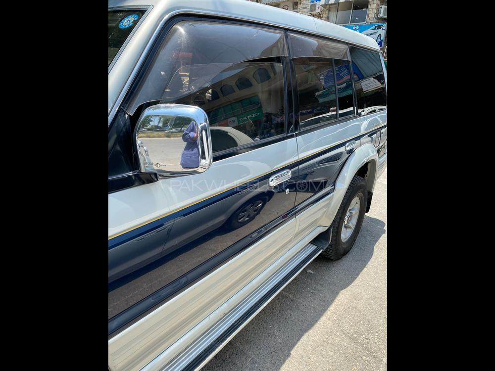 Mitsubishi Pajero 2013 for Sale in Islamabad Image-1