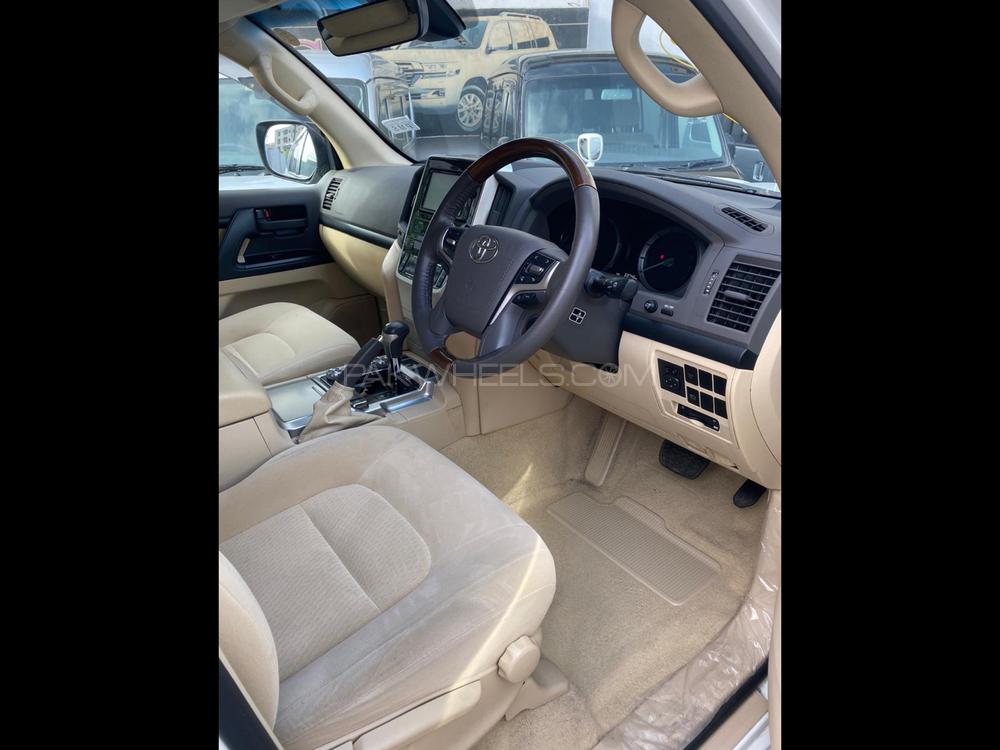 Toyota Land Cruiser 2016 for Sale in Karachi Toyota Land Cruiser 2016 for Sale in Karachi Image-2