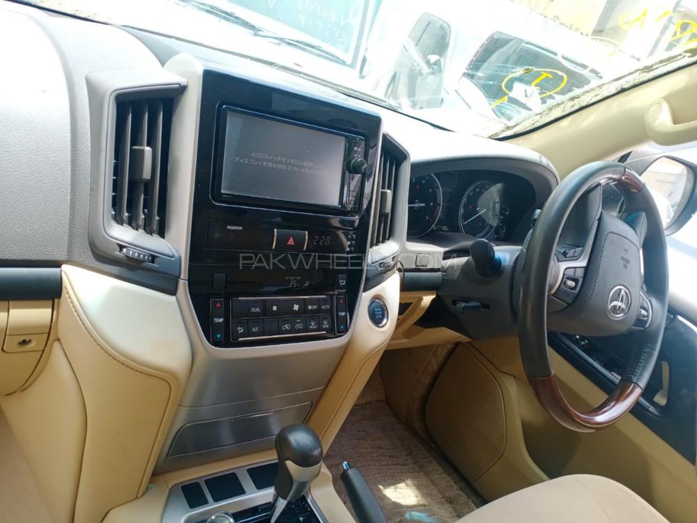 Toyota Land Cruiser 2016 for Sale in Karachi Toyota Land Cruiser 2016 for Sale in Karachi Image-6