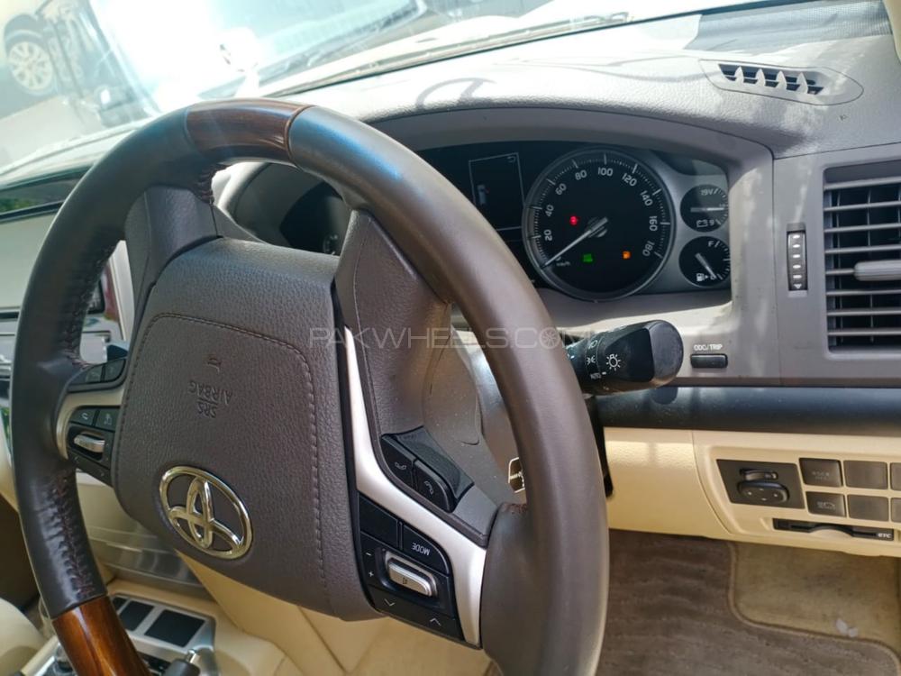 Toyota Land Cruiser 2016 for Sale in Karachi Toyota Land Cruiser 2016 for Sale in Karachi Image-7