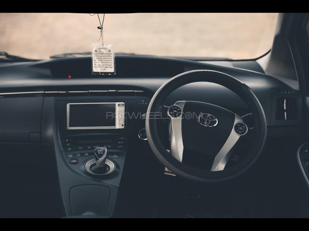 Toyota Prius 2014 for Sale in Rahim Yar Khan Toyota Prius 2014 for Sale in Rahim Yar Khan Image-16