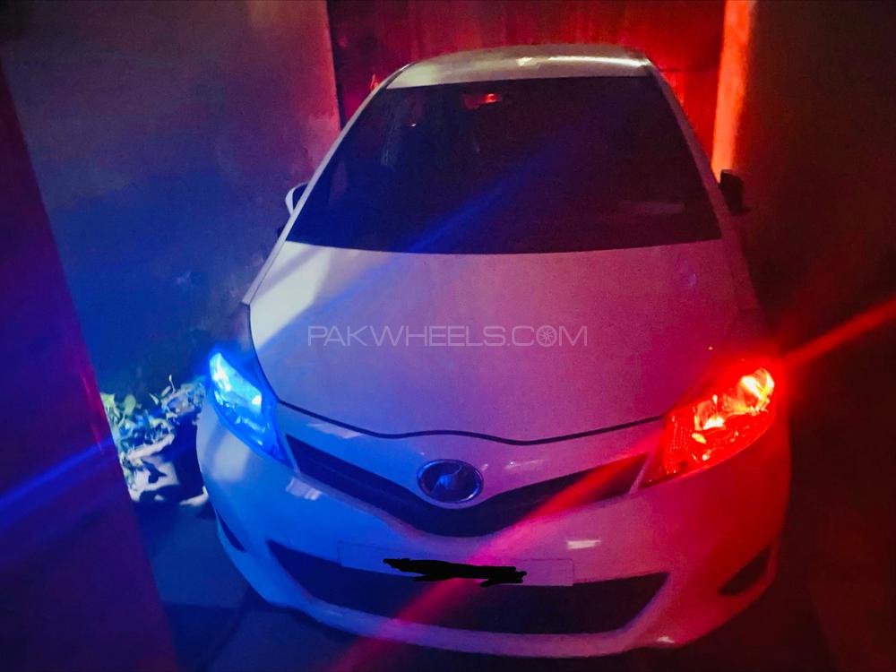 Toyota Vitz 2011 for Sale in Peshawar Image-1