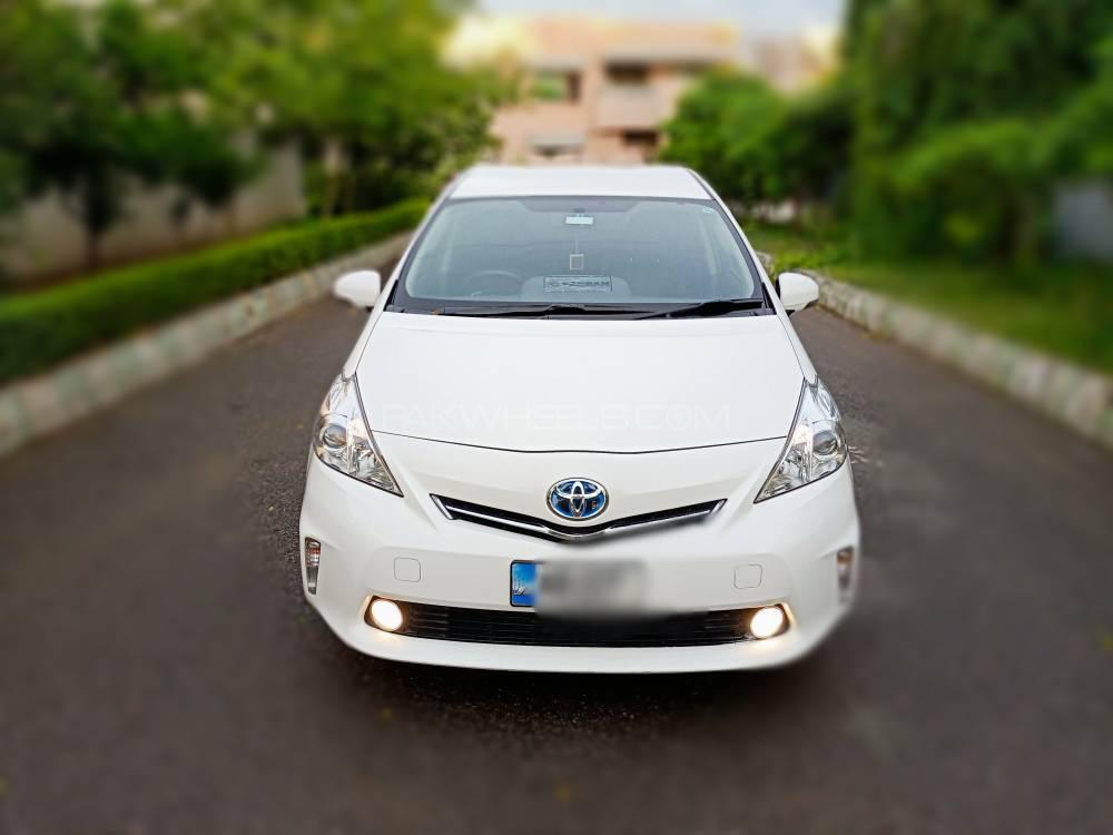 Toyota Prius Alpha 2014 for Sale in Quetta Image-1