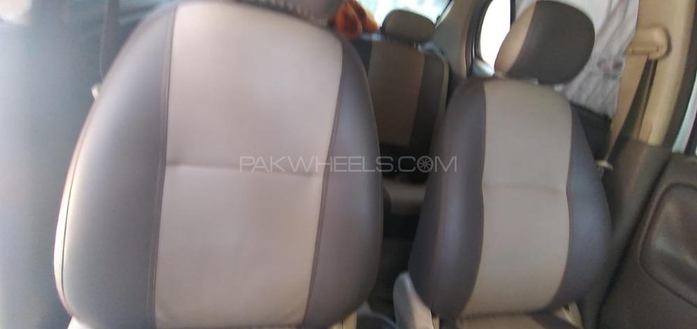 Toyota Platz 2003 for Sale in Karachi Image-1