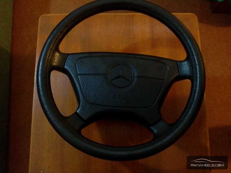 Mercedes steering wheel - like brand new Image-1