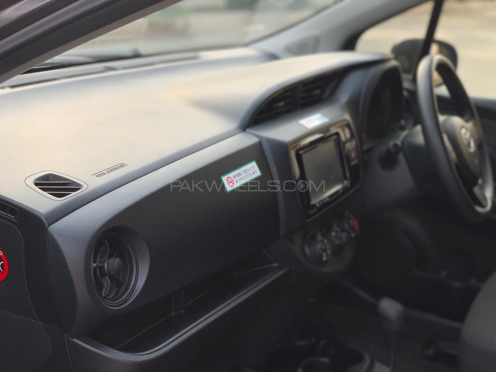 Toyota Vitz 2017 for Sale in Sahiwal Toyota Vitz 2017 for Sale in Sahiwal Image-8