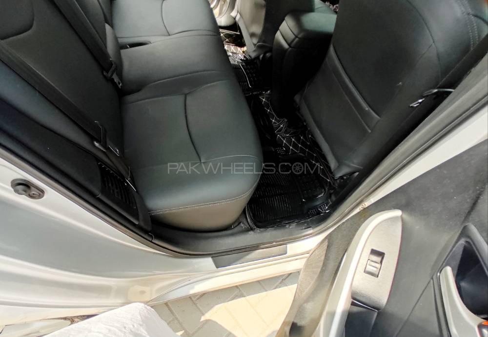 Toyota Prius 2013 for Sale in Faisalabad Toyota Prius 2013 for Sale in Faisalabad Image-9