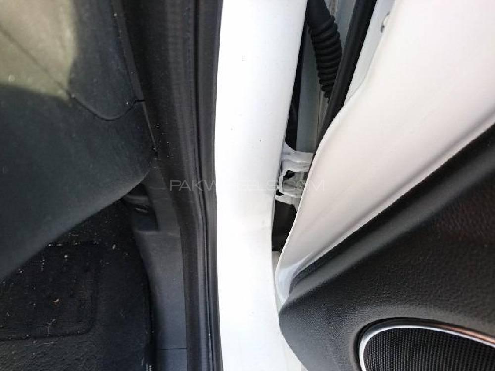 Honda Vezel 2015 for Sale in Lahore Honda Vezel 2015 for Sale in Lahore Image-12