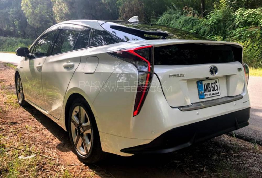 Toyota Prius 2016 for Sale in Rawalpindi Toyota Prius 2016 for Sale in Rawalpindi Image-4