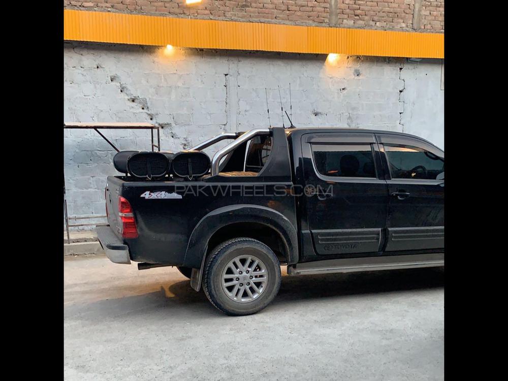 Toyota Hilux 2015 for Sale in Peshawar Toyota Hilux 2015 for Sale in Peshawar Image-4