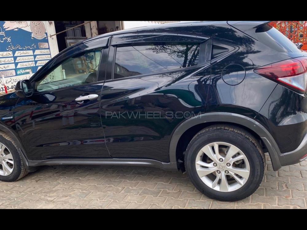 Honda Vezel 2014 for Sale in Lahore Honda Vezel 2014 for Sale in Lahore Image-5