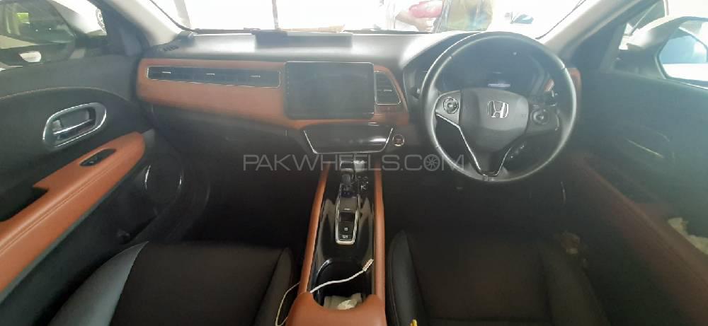 Honda Vezel 2015 for Sale in Peshawar Honda Vezel 2015 for Sale in Peshawar Image-9