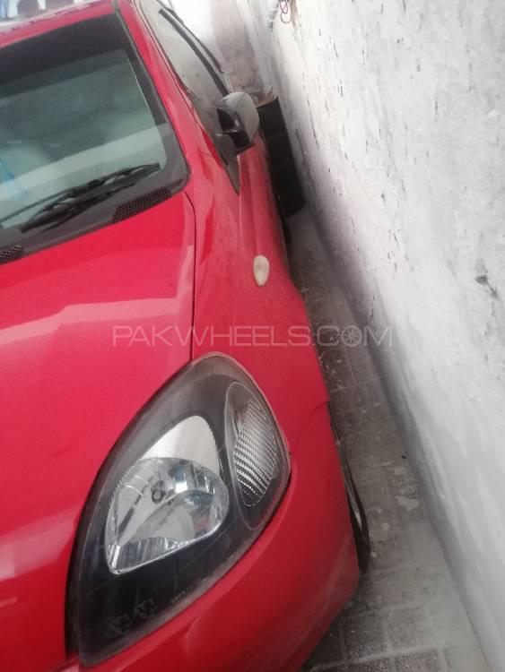 Toyota Vitz 2000 for Sale in Multan Image-1