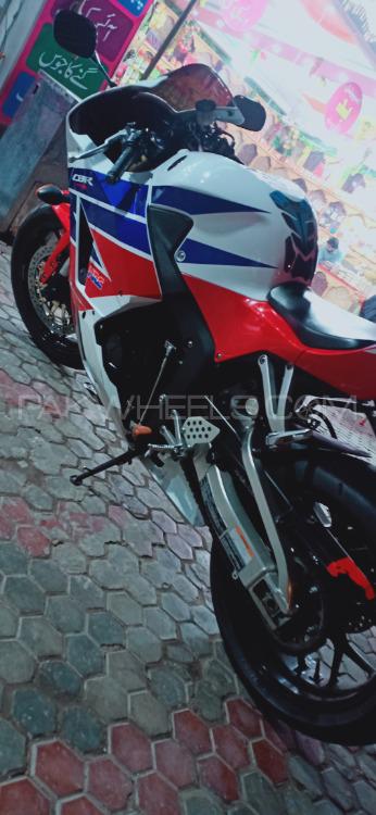 Honda CBR 600RR - 2014  Image-1