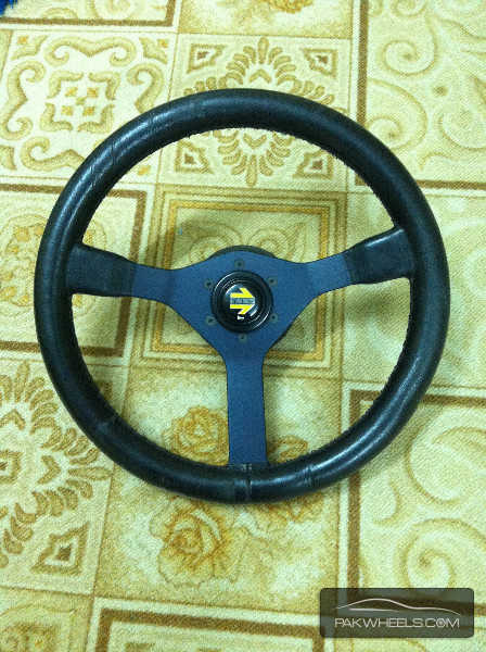 Momo Steering wheel Image-1