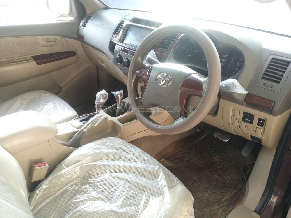 ٹویوٹا ہائیلکس 2013 for Sale in کراچی ٹویوٹا ہائیلکس 2013 for Sale in کراچی Image-4