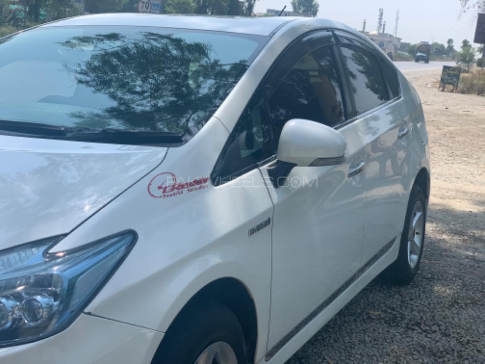 Toyota Prius 2011 for Sale in Nowshera Image-1