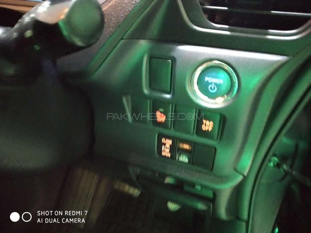 Toyota Voxy 2014 for Sale in Lahore Toyota Voxy 2014 for Sale in Lahore Image-10