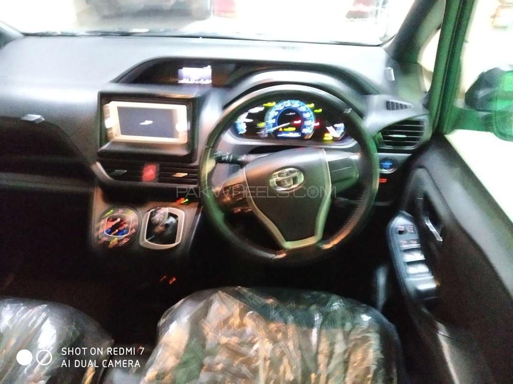Toyota Voxy 2014 for Sale in Lahore Toyota Voxy 2014 for Sale in Lahore Image-14