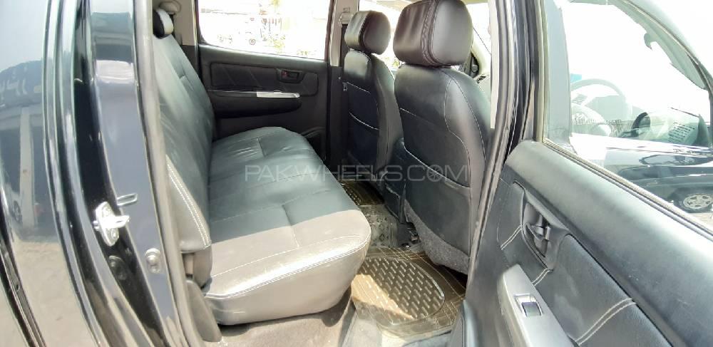 Toyota Hilux 2014 for Sale in Peshawar Toyota Hilux 2014 for Sale in Peshawar Image-8