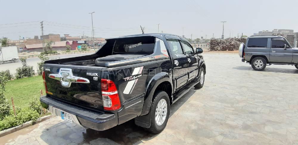 Toyota Hilux 2014 for Sale in Peshawar Toyota Hilux 2014 for Sale in Peshawar Image-13