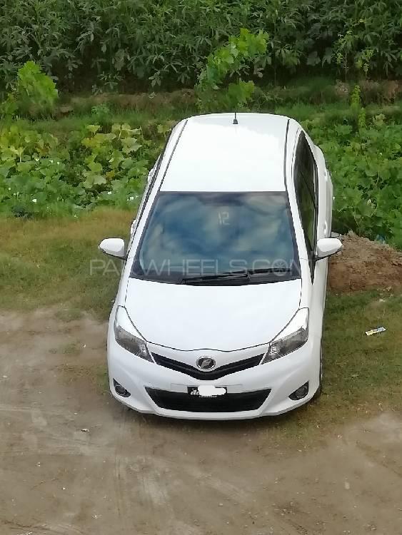 Toyota Vitz 2013 for Sale in Mardan Image-1