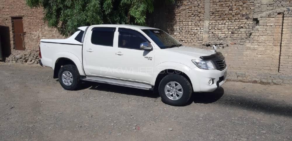 Toyota Hilux 2013 for Sale in Taunsa sharif Toyota Hilux 2013 for Sale in Taunsa sharif Image-5