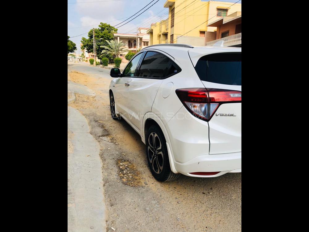 Honda Vezel 2017 for Sale in Karachi Image-1