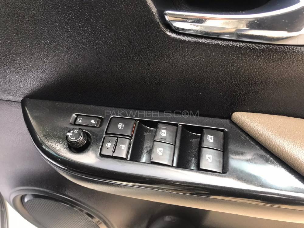 Toyota Hilux 2018 for Sale in Karachi Toyota Hilux 2018 for Sale in Karachi Image-17