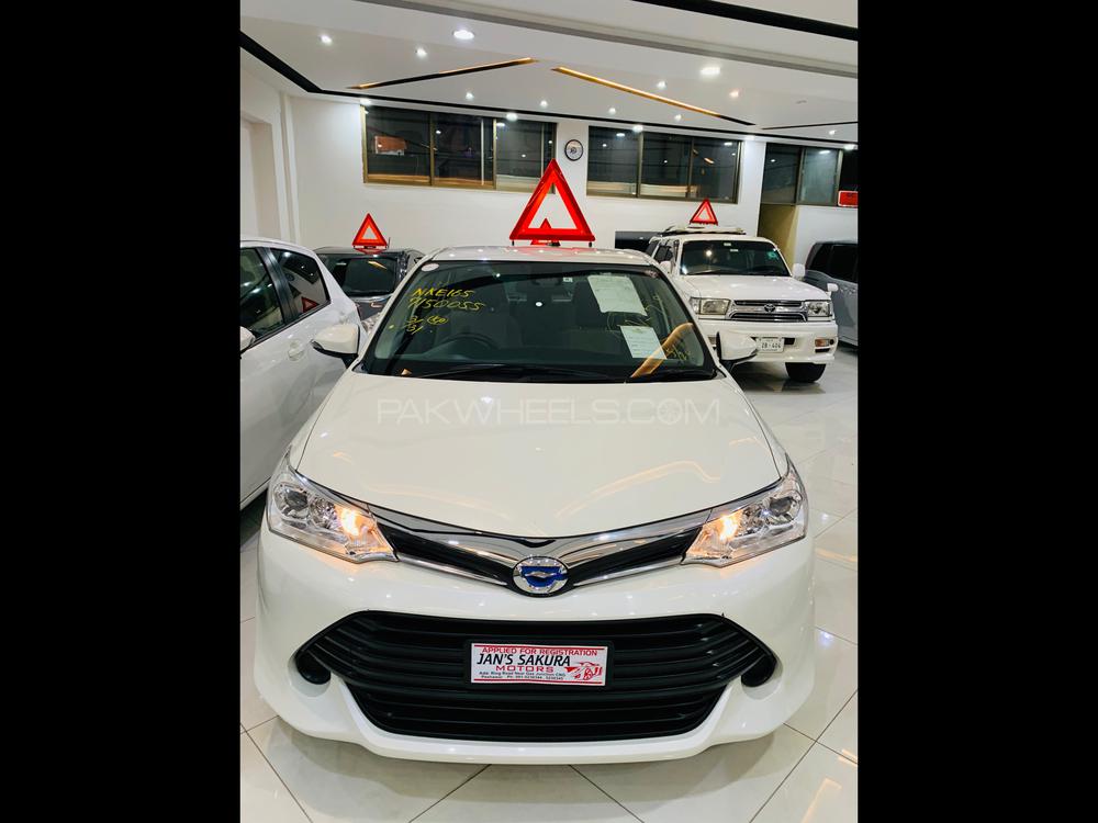 Toyota Corolla Axio 2017 for Sale in Peshawar Image-1