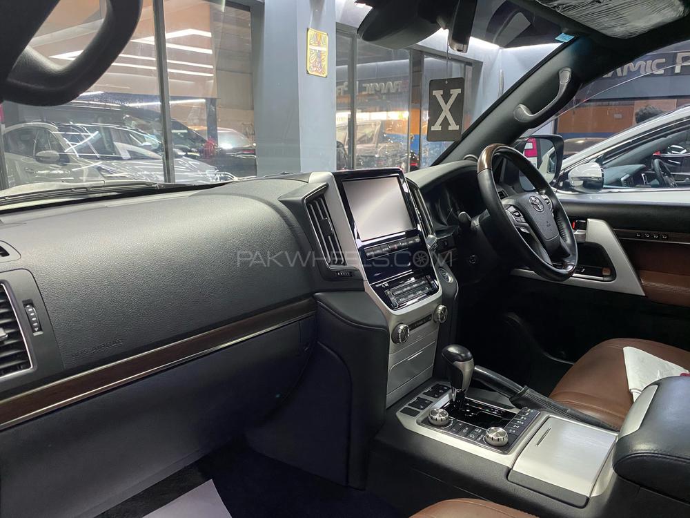 Toyota Land Cruiser 2011 for Sale in Karachi Toyota Land Cruiser 2011 for Sale in Karachi Image-3