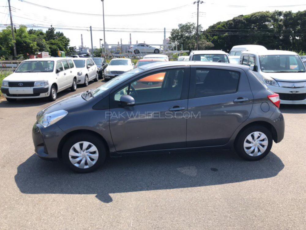 Toyota Vitz 2017 for Sale in Sahiwal Toyota Vitz 2017 for Sale in Sahiwal Image-6