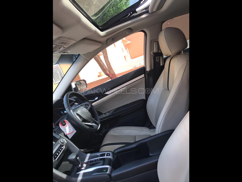 Honda Civic 2018 for Sale in Hyderabad Honda Civic 2018 for Sale in Hyderabad Image-10