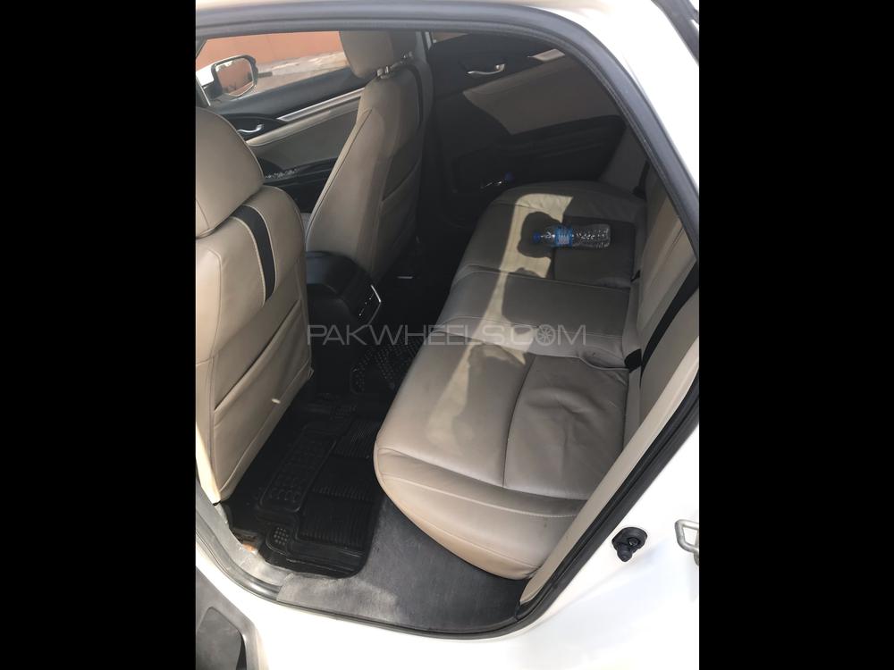 Honda Civic 2018 for Sale in Hyderabad Honda Civic 2018 for Sale in Hyderabad Image-11