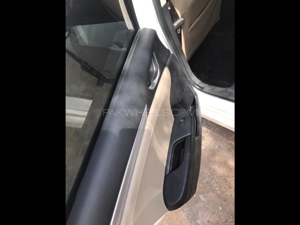 Honda Civic 2018 for Sale in Hyderabad Honda Civic 2018 for Sale in Hyderabad Image-12